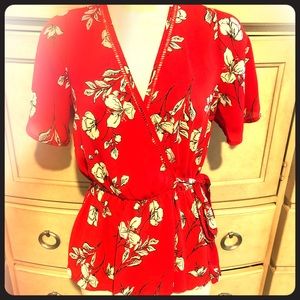 Flowery red flowi top